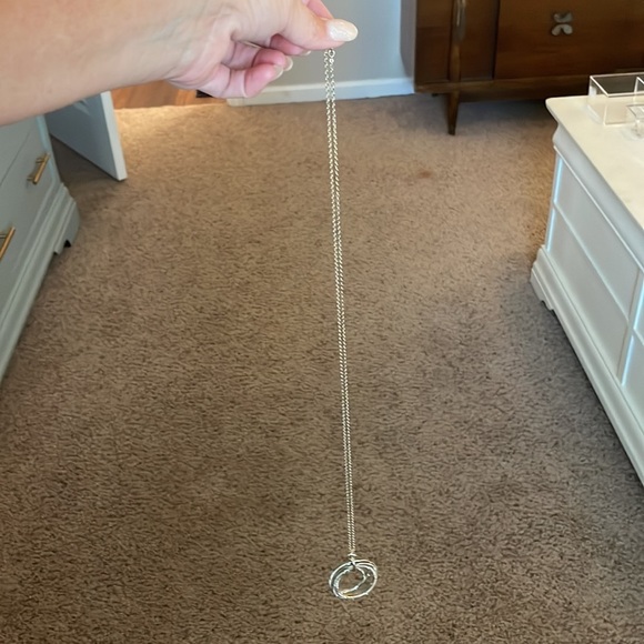 Long necklace with circles - Picture 4 of 4